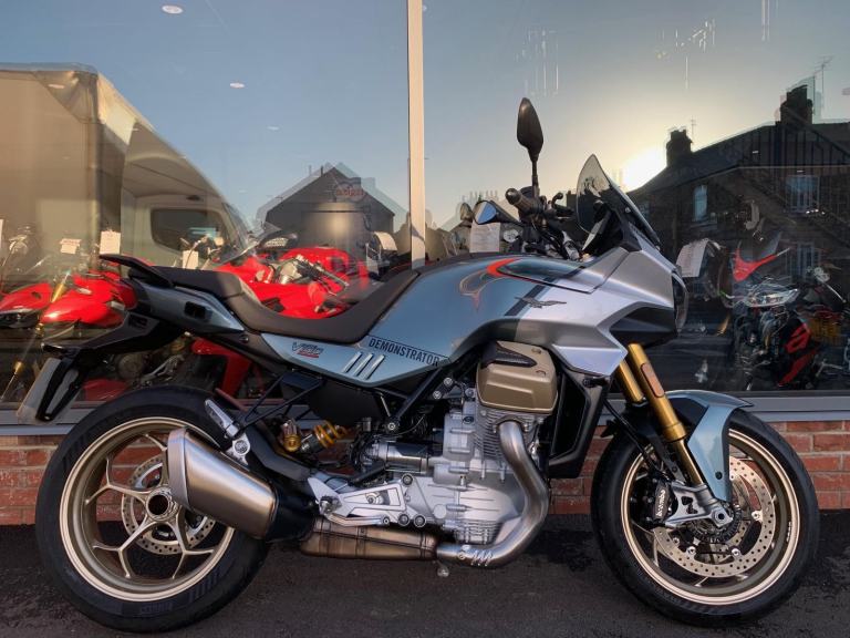 Moto Guzzi V100 Mandello S - 1268 miles - MOTO GUZZI WARRANTY UNTIL 21/07/27