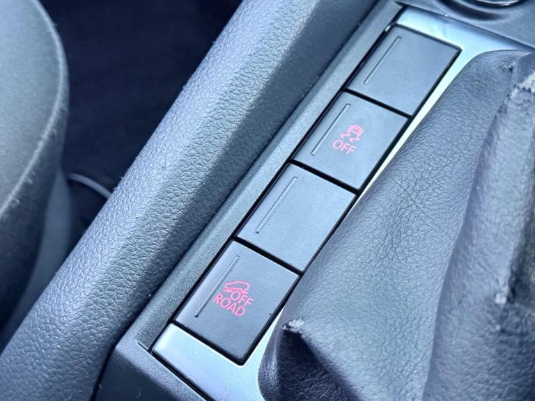 2015 Volkswagen Amarok D/Cab Pick Up Trendline 2.0 TDI 140 4MOTION Sel PICK UP DIESEL Manual