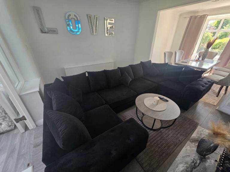 Large Black U shpape Sofa – Good Condition