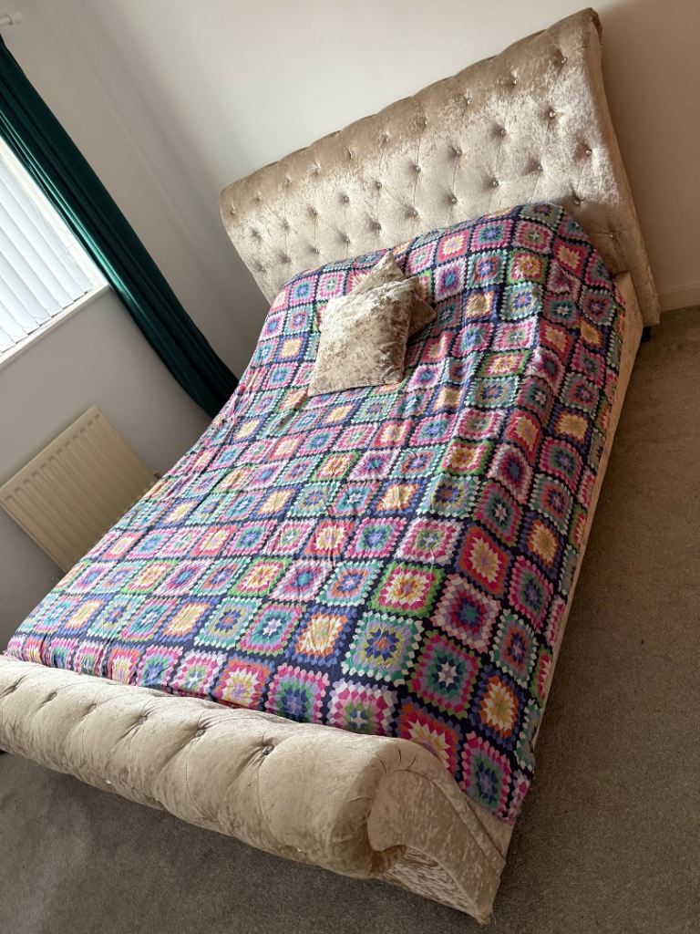 Kingsize bed 