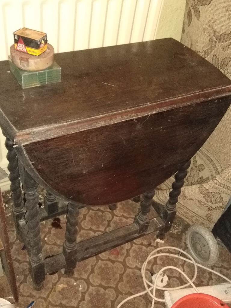 Drop leaf oak side table