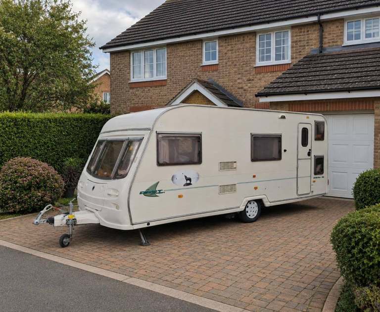 2005 Avondale Dart 556-6 6-Berth Caravan