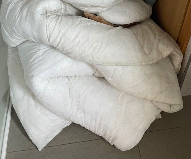 Free - 2 Double Duvets