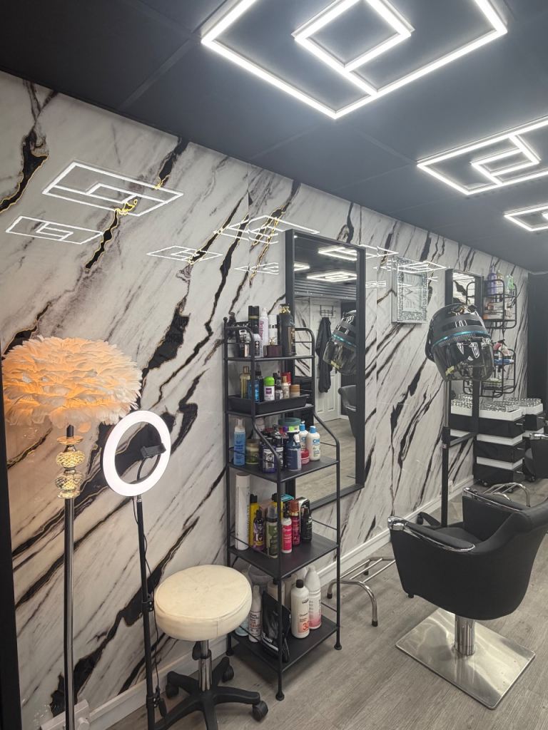 Rent a chair for nails and manicure pedicure 