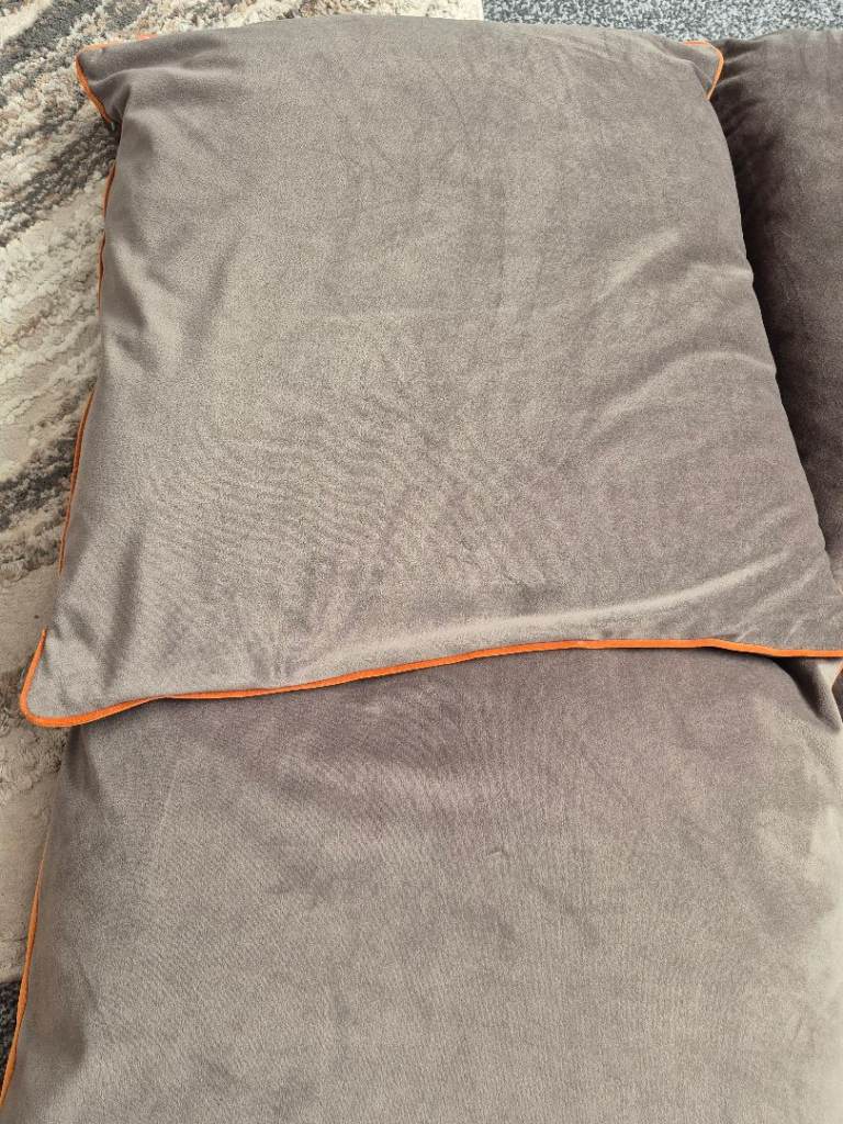 Four cushions 
