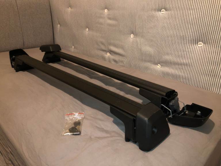 Volvo branded roof bars for XC40 - Immaculate nearly brand new condition
