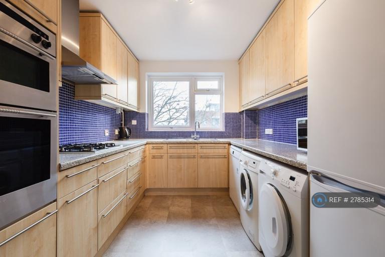 2 bedroom flat in Wessex Court, London, SW15 (2 bed) (#2785314)