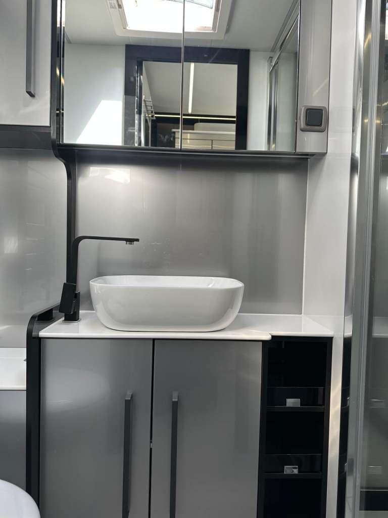 RC Motorhomes RC9M Motorhome Camper RV