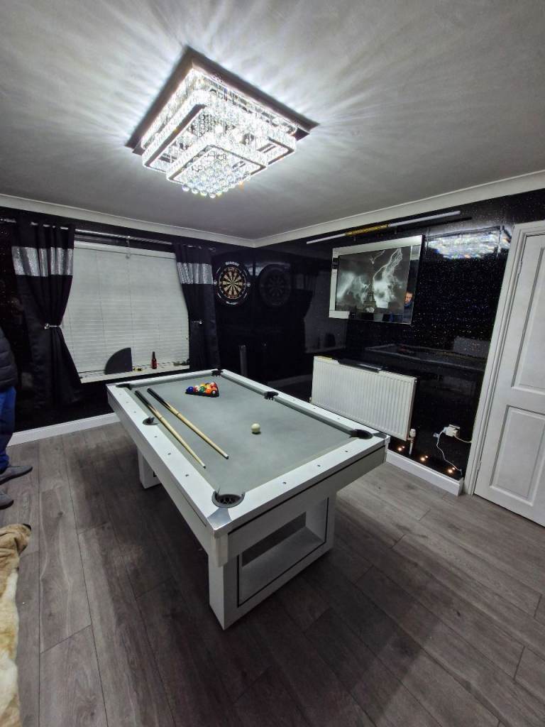 Pool table 