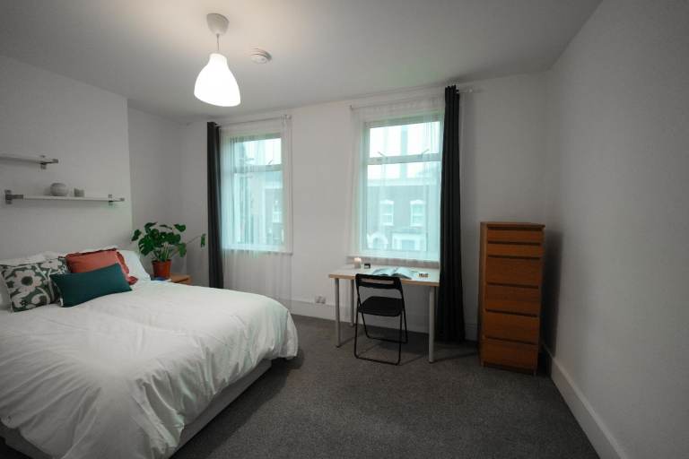 🏠 MODERN DOUBLE ROOM IN CAMDEN — AVAILABLE NOW 🔑