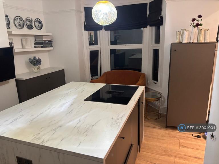 3 bedroom house in Sharrow Vale Rd, Sheffield, S11 (3 bed) (#3004004)