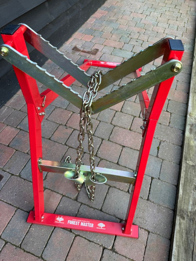HEAVY DUTY ULTIMATE SAW HORSE WOOD LOG HOLDER CHAIN SAW CUTTING AXE SAWHORSE USH