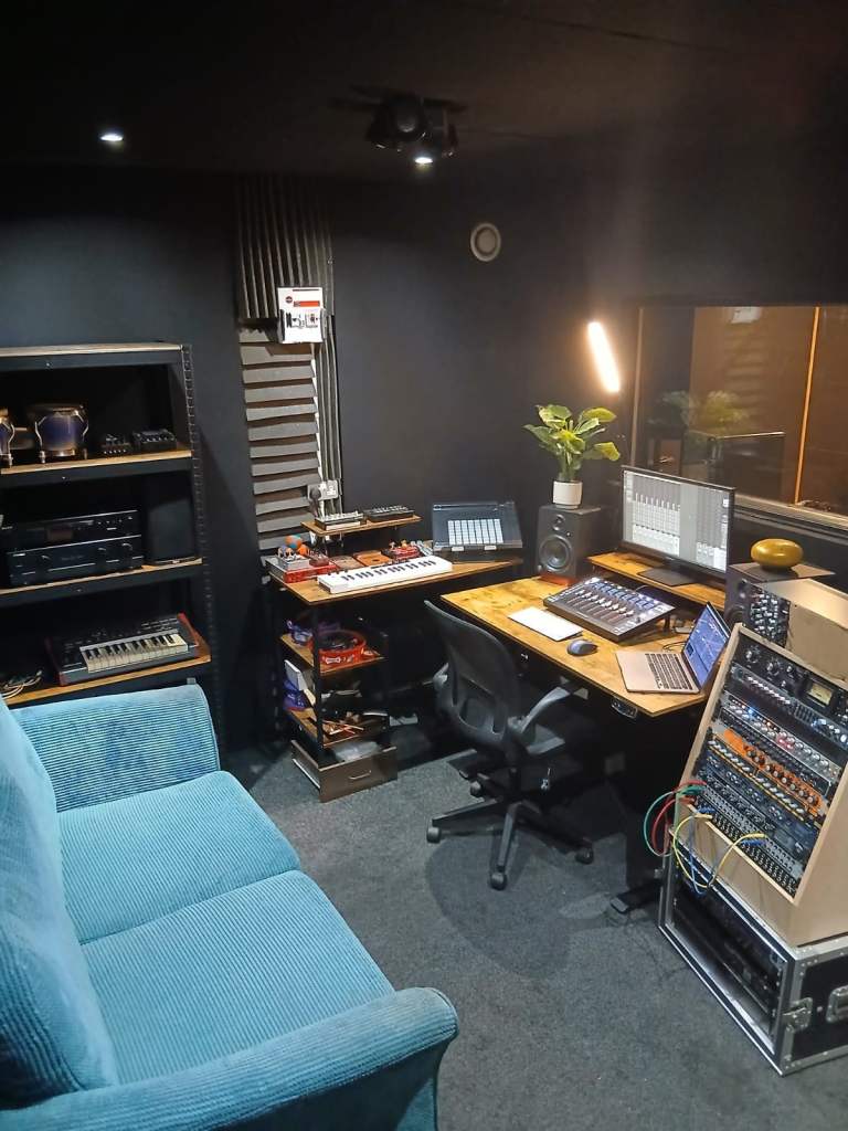 LOOKING FOR MUSICIANS THAT NEED A RECORDING STUDIO ⭐️⭐️