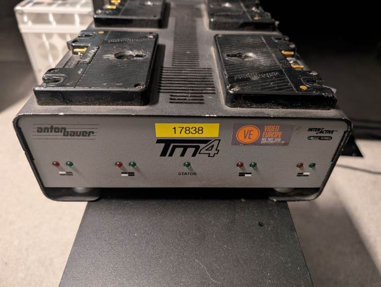 Anton Bauer TM4 Quad Charger – Powers On