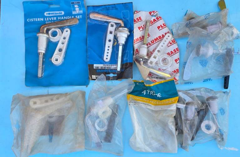 CISTERN Liver Handles x9 & x2 Ball Valve Unit. JOB LOT. READ DESCRIPTION PLEASE.
