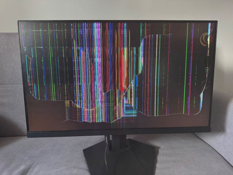 Koorui 24E3 24" Gaming Monitor - Spares or Repair / Cracked Screen