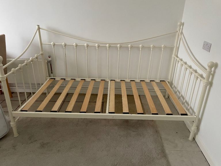 Cream Daybed metal frame 