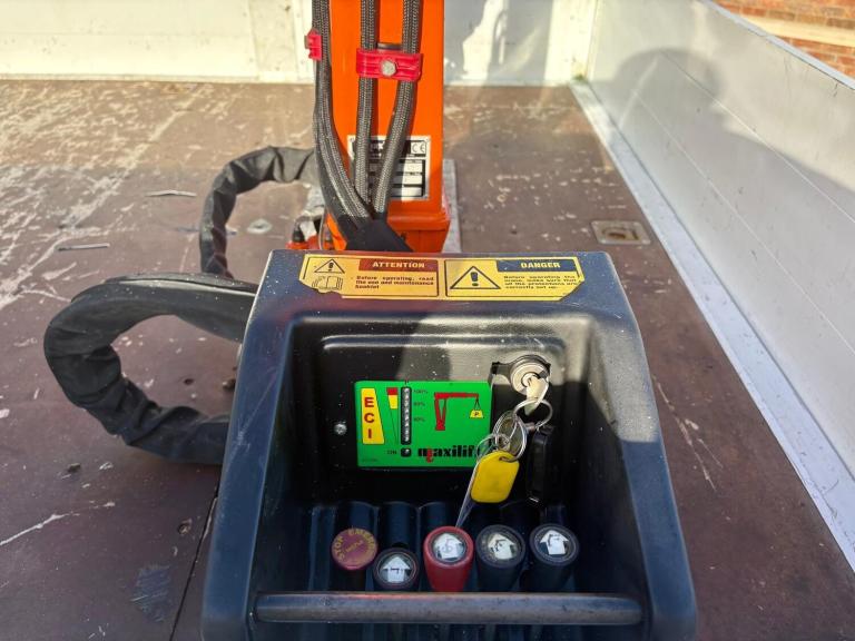 2016 Ford Transit 2.2 TDCi 125ps Pick Up Truck / Dropside ***4 Metre Reach Crane***  CHASSIS CAB ...