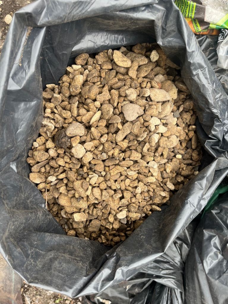 GRAVEL (lots!) - free to collect