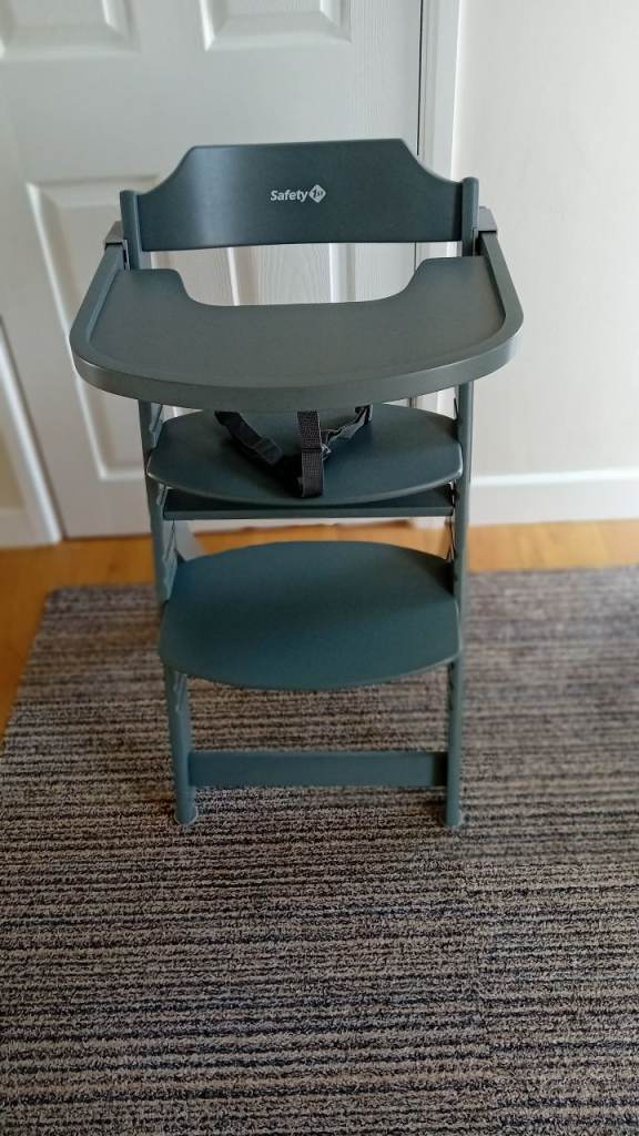 Safety 1st Grey Baby High Chair with Tray – Good Condition