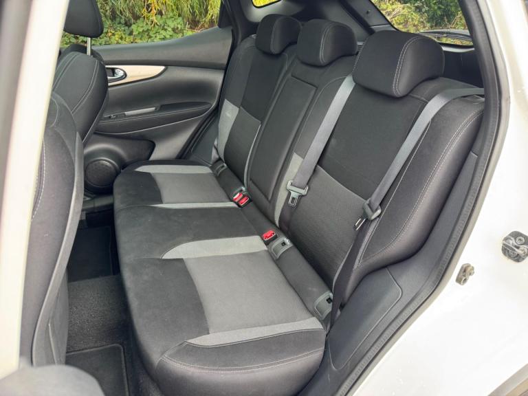 2017 Nissan Qashqai 1.2 DiG-T N-Connecta 5dr Xtronic HATCHBACK PETROL Automatic