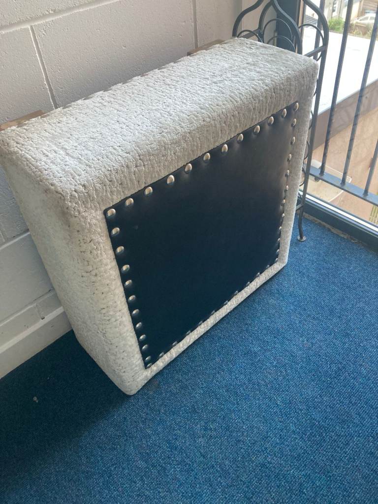 Pouffe / Foot rest Seat