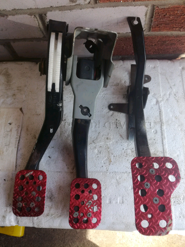 Red Anodised Pedal Set (with Fastenings)