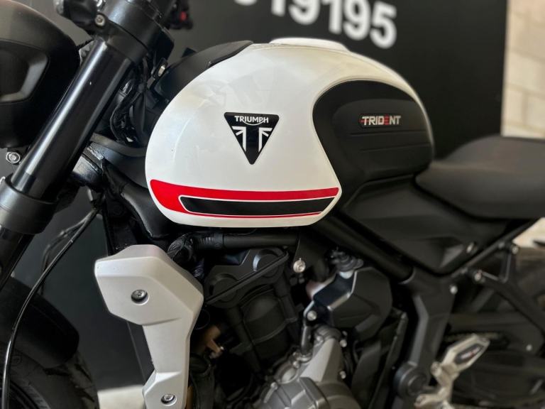 STUNNING ONE OWNER 2022/22 TRIUMPH TRIDENT 660 MOTORCYCLE