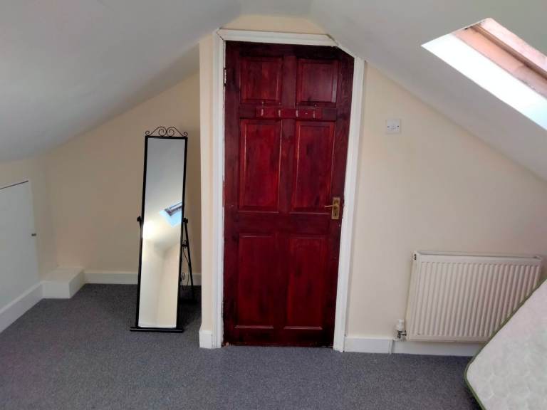 Large room available daily or weekly