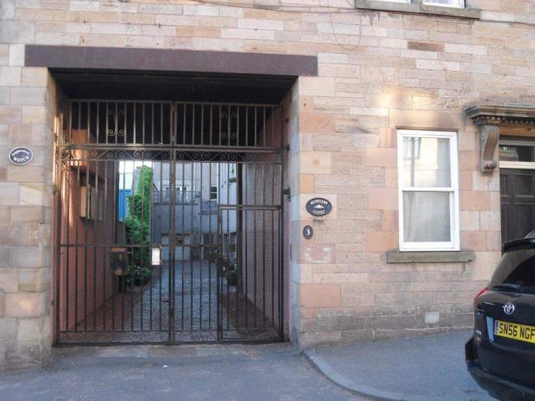 Large, modern 3 bedroom student HMO flat in Newington