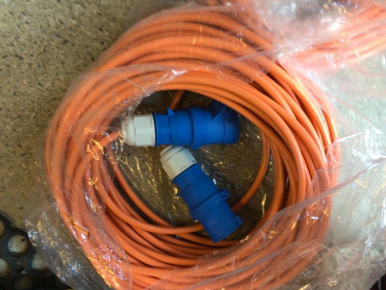 Caravan / motor home hook up lead