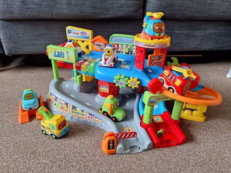 VTech Toot-Toot Drivers Garage with 7 Vehicles – Good Condition