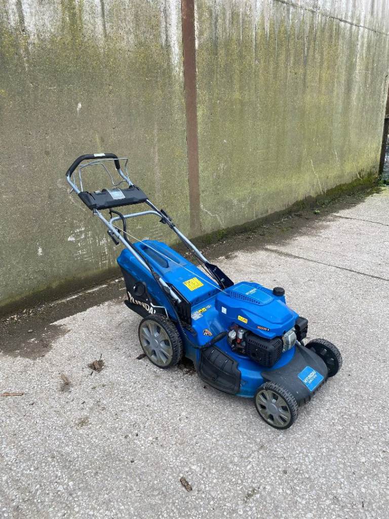 HYUNDAI HYM530SPE SELF PROPELLED PETROL LAWNMOWER FOR SALE.