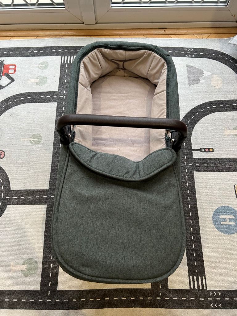 Mamas and Papas Strada Pram Bundle - Pram + Carry Cot + Backpack + Footmuff + Hand Warmers