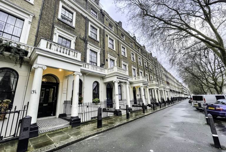  Studio flat in this period conversion property in Sussex Gardens, Paddington, London W2.-Ref: 1455