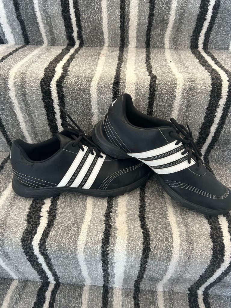 Men’s golf shoes