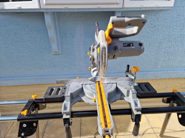 Titan Mitre Saw on Stand – As new Condition, Ready for Work