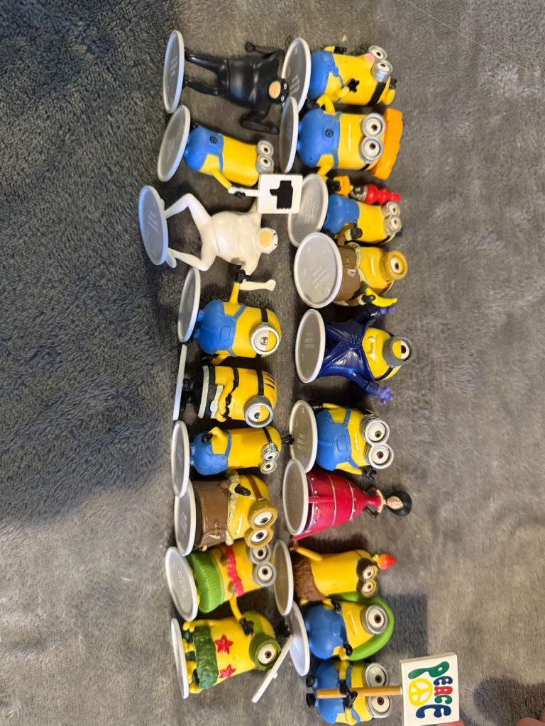 Despicable me3 minion mini figures x19