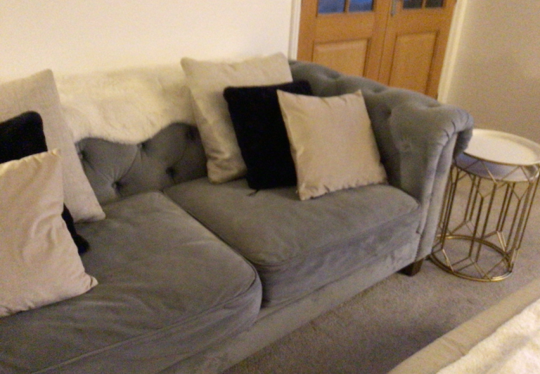 Sofa chesterfield style ALEXANDER James £150 Ono 