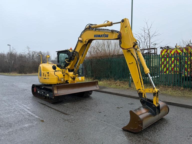 KOMATSU DIGGER 2015 PC118MR-8