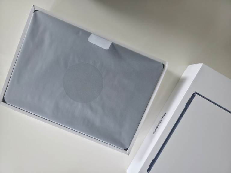 Apple Macbook Air M2 2022 - Midnight