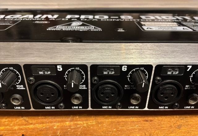 Behringer ADA8000 (Ultragain Pro-8 Digital) Microphone/Line Preamp