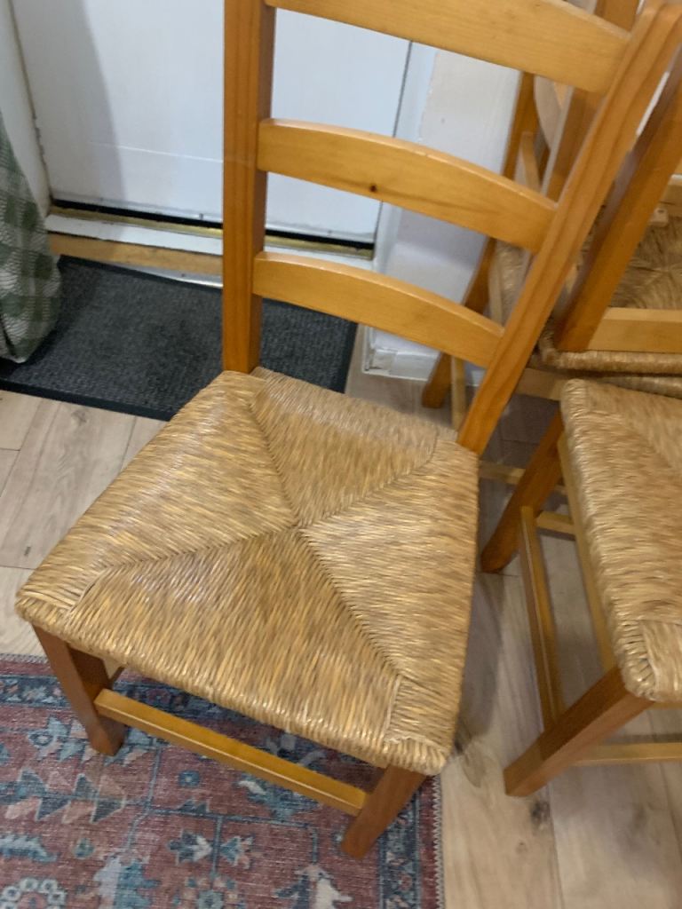 Dining table & 6 chairs for Sale in Laurencekirk, Aberdeenshire | Gumtree