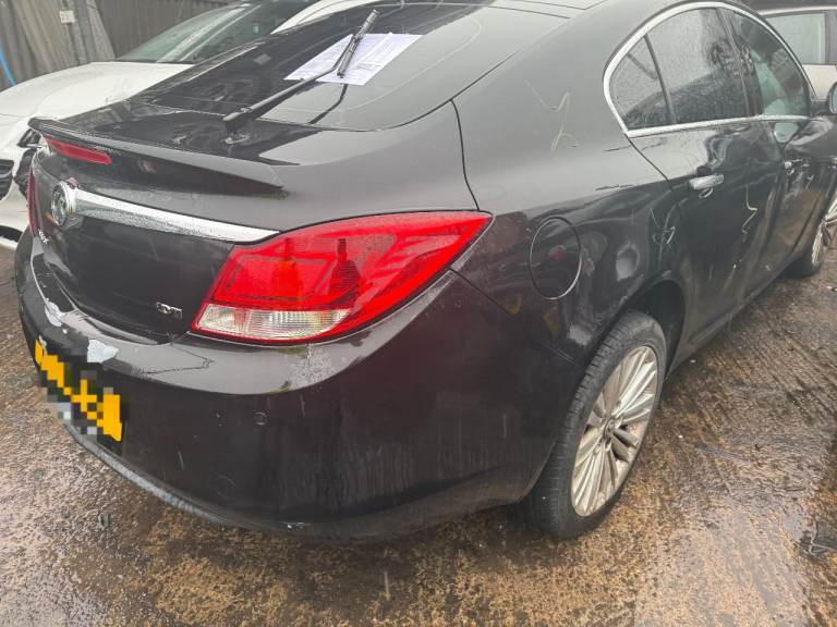 Breaking spare parts vauxhall insignia 
