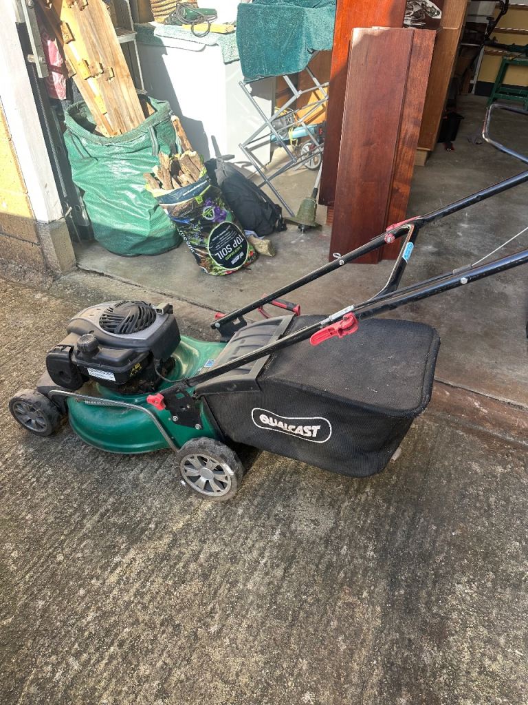 Qualcast xss46D 125 cc push petrol mower