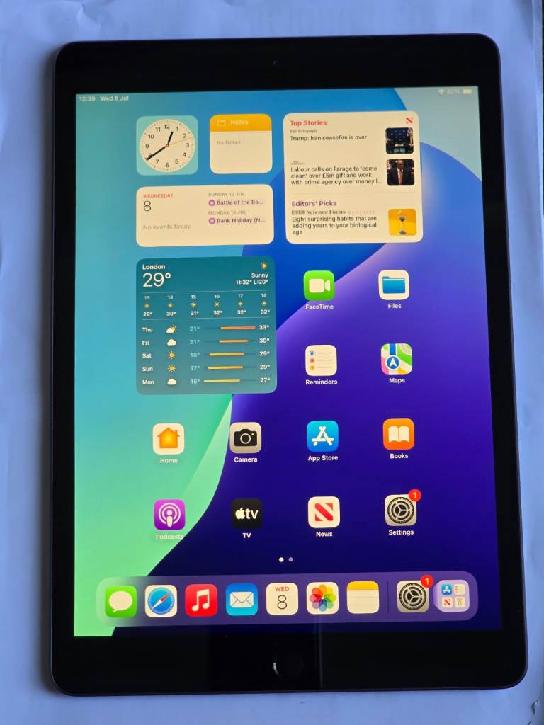 Apple IPad 32GB 7th Generation WiFi + Sim. 10.2 inch Grey colour. (ios: 18.79) good condition