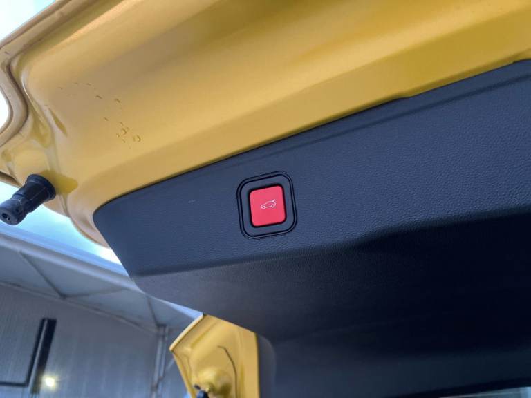 2025 Jeep Avenger 1.2 e-Hybrid Summit 5dr DCT Hatchback PETROL Automatic