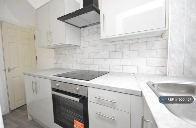 2 bedroom house in Westbourne Place, Leeds, LS11 (2 bed) (#3001407)