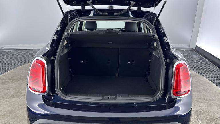 2021 MINI Hatch 1.5 Cooper Classic 5dr Auto [Comfort/Nav Pack] Petrol Hatchback Hatchback Petrol ...