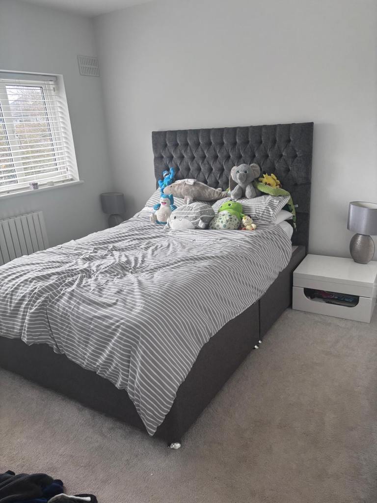 Minimalistic kingsize bed with mattress